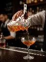Colador Hawthorne en Acción - Coctelería Profesional Zalema Decoración
