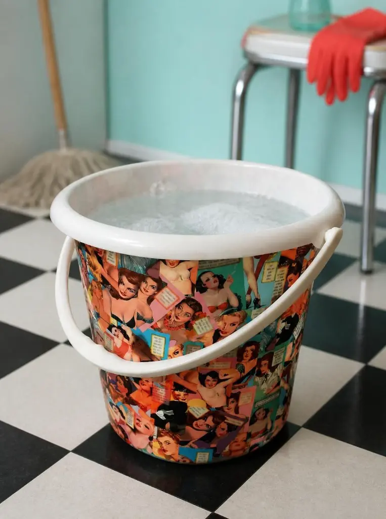 Cubo de limpieza vintage Pin Up - Zalema Decoración Jaén (cocina y lavadero)