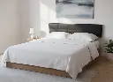 Cabecero Polipiel Negro Estrecho sobre Almohadas
