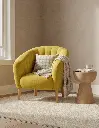 Sillón Mostaza en ambiente de salón moderno