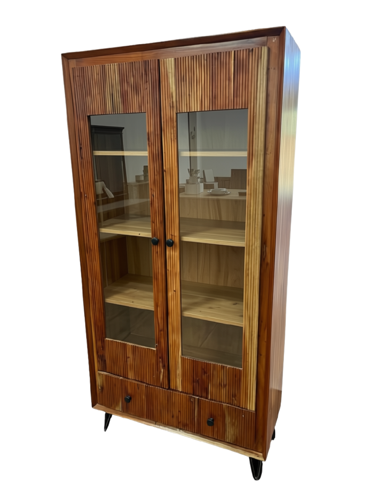Vitrina de madera y cristal en Jaén y Linares | Zalema Decoración