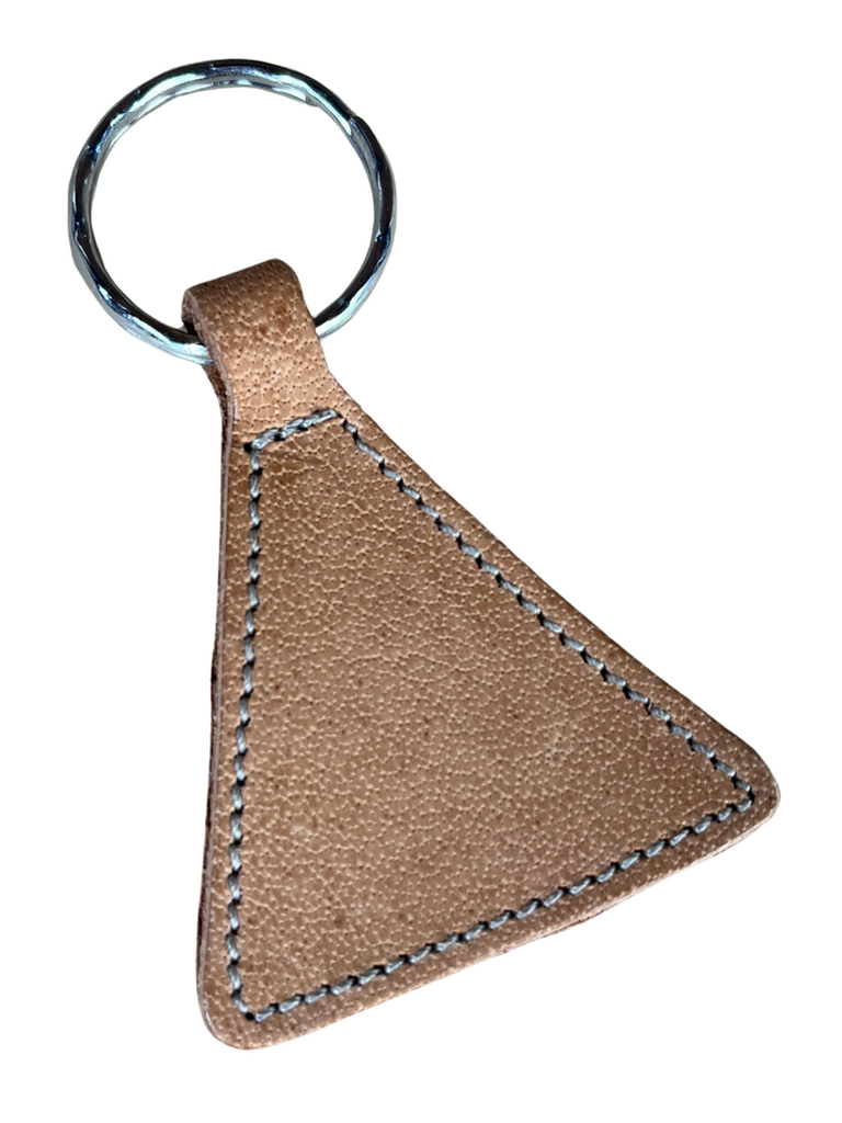 Llavero de piel triangular